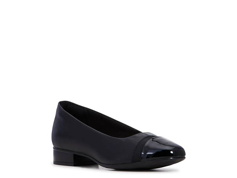 Shop Women s Wide Shoes Save DSW Canada