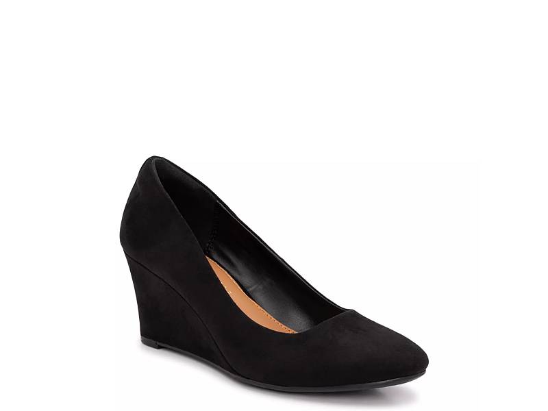 Black pumps online best sale