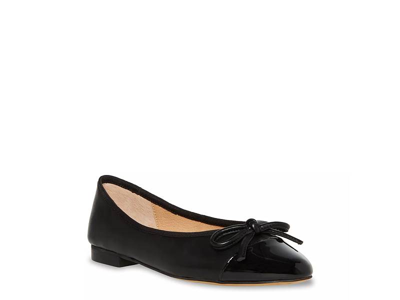 Skechers cleo scalloped ballet flat hot sale