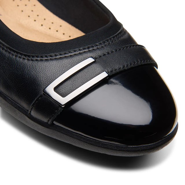 Clarks ladies flat shoes sale