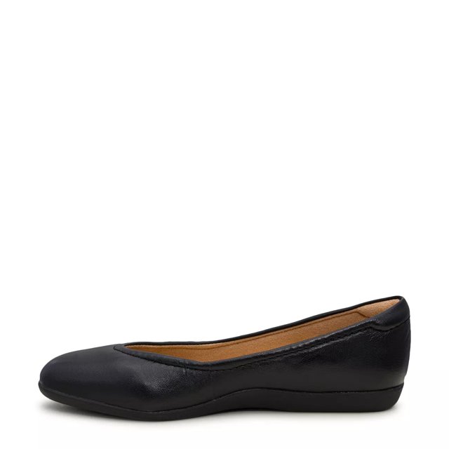 Naturalizer Vivienne Wide Width Ballet Flat | The Shoe Company