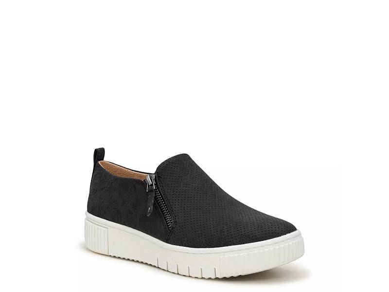 Black slip on pumps womens best sale