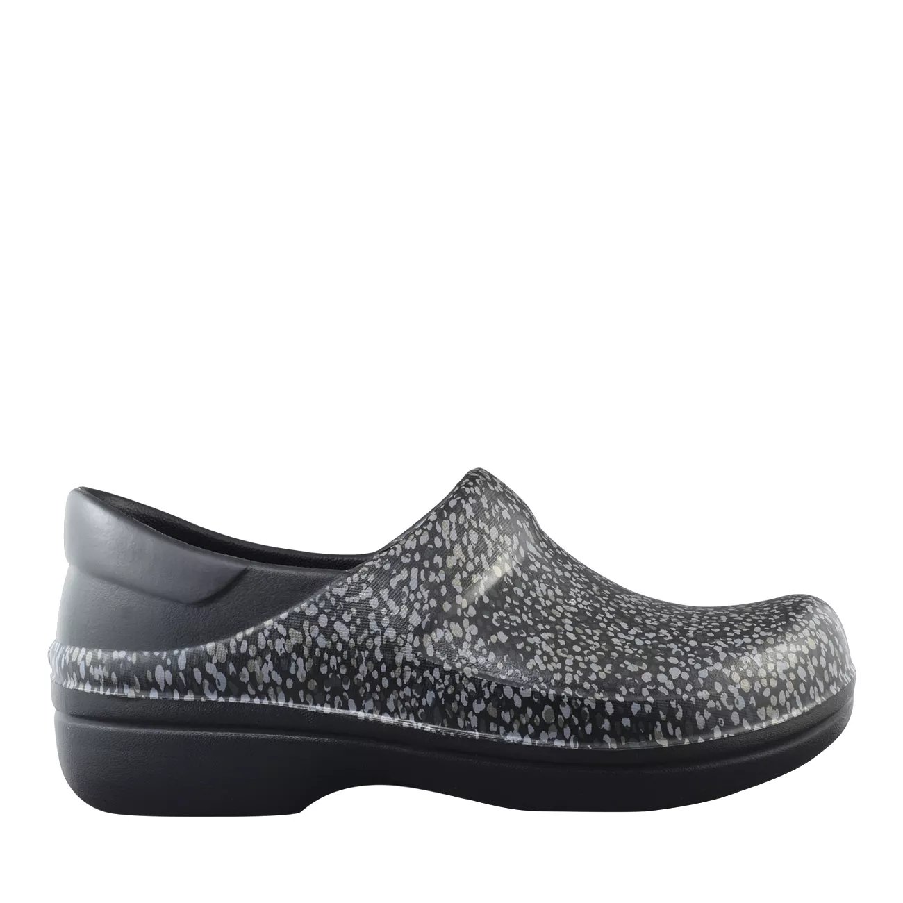 crocs nurse shoes squeak