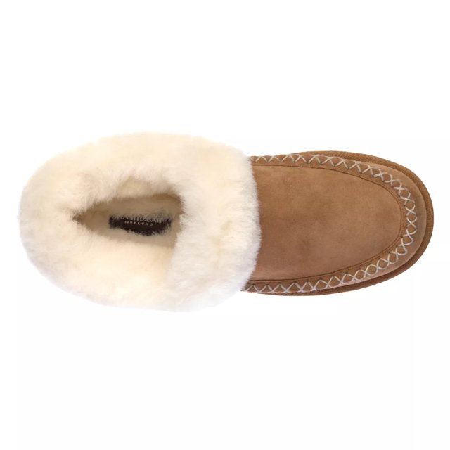 Manitobah Mukluks Women s Cabin Clog Moccasin Slipper
