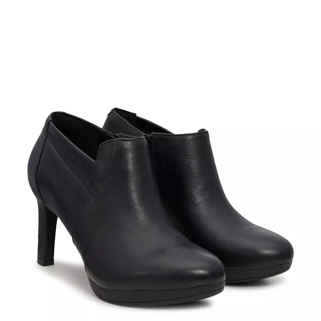 Clarks Women s Ambyr Hope Ankle Bootie DSW Canada