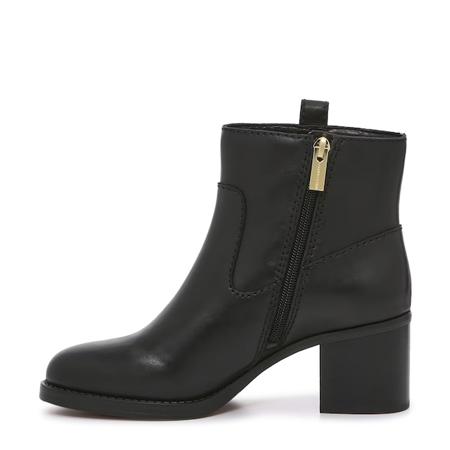 Vince Camuto on X: @chictalkch adds some edge to the Derika boot
