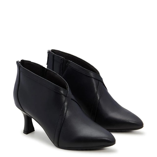 Clarks Women s Kataleyna Sol Wide Width Ankle Bootie in Black Size 6