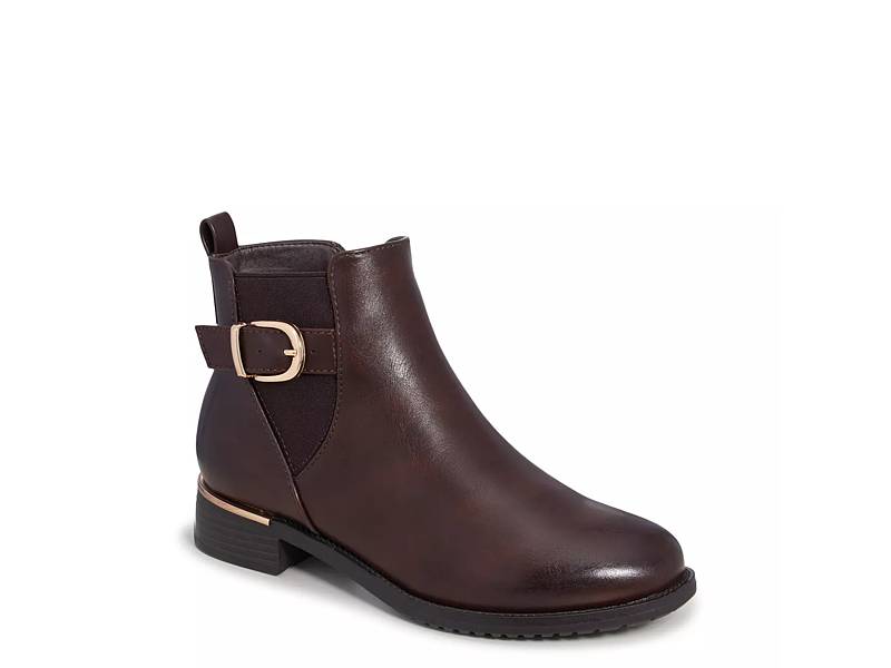 Flat boots canada best sale