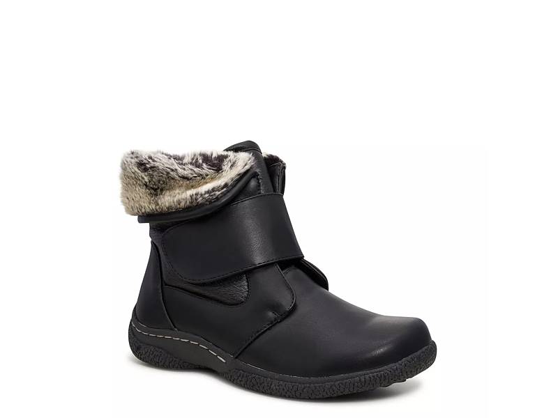 Elements Women's Waterproof Ice Grip Clip Winter Boot