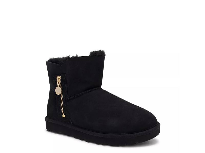 UGG Women's Classic Ultra Mini Platform Winter Boot | The Shoe Company