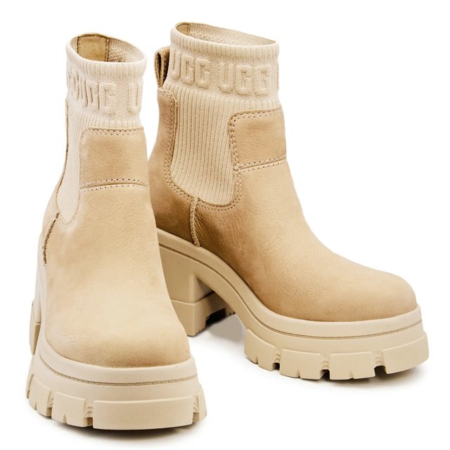 UGG Women s Brooklyn Waterproof Chelsea Boot