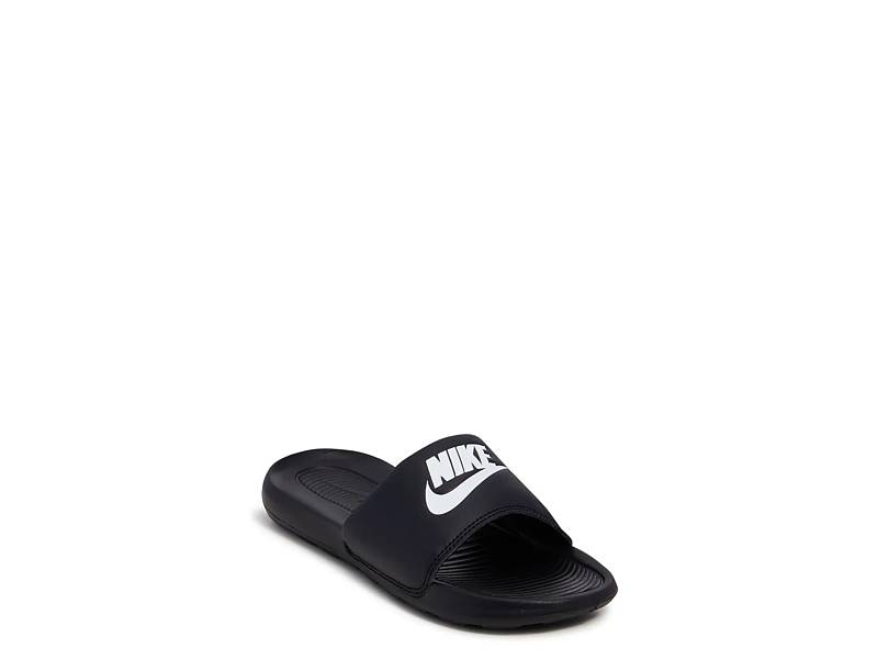 Nike slippers showroom price online