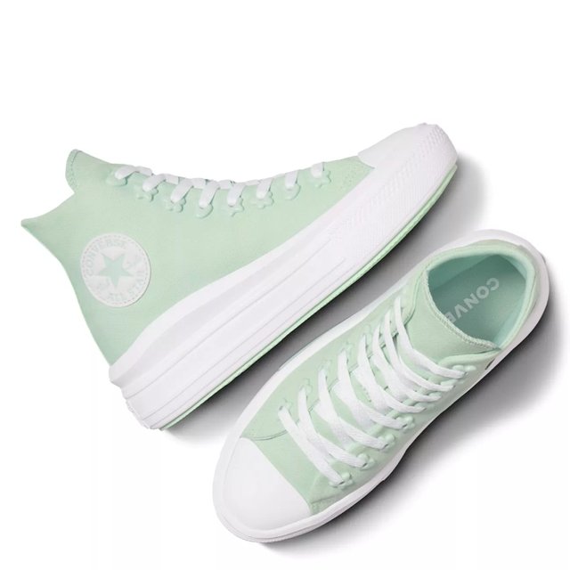 Converse Women s Chuck Taylor All Star Y2Slay High Top Platform Sneaker in Sticky Aloe White Size 7.5 Medium