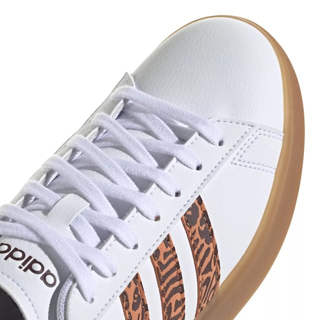 Adidas Women s Grand Court 2.0 Court Sneaker in WhiteHazy Copper Gum10 Size 8.5 Medium