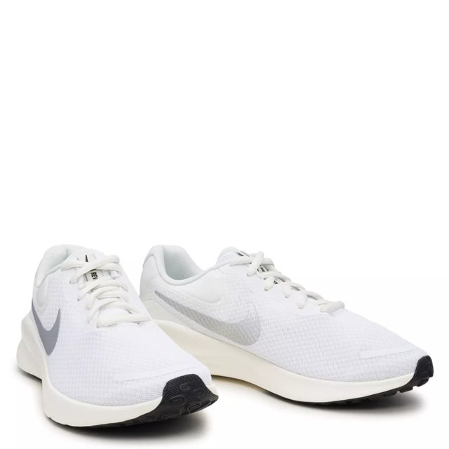 Nike Women s Revolution 7 Running Shoe in White Metallic Silver Size 7.5 Medium