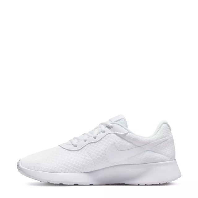 Nike Tanjun Women's Shoes. Nike LU