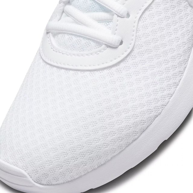 Nike tanjun dsw sales