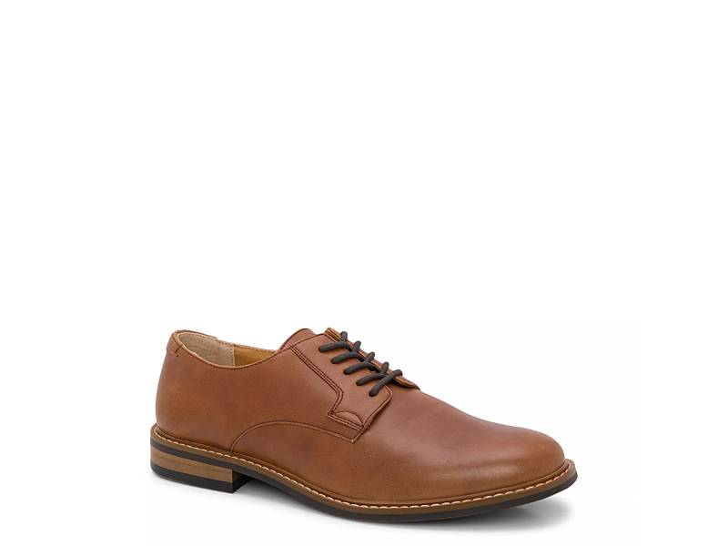 Plain toe store shoe