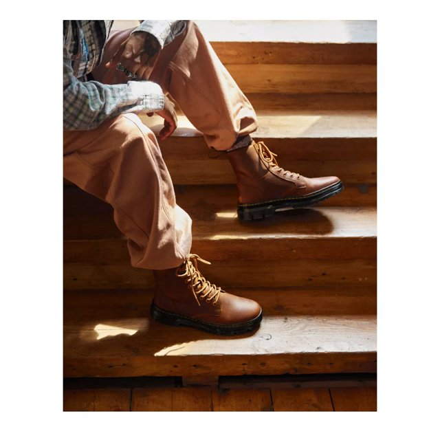 Dr. Martens Men s Combs Pull Up Boot