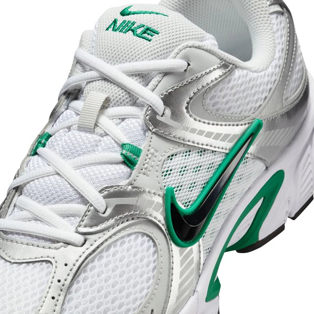 Nike Men's V5 RNR Sneaker | The Shoe Co.