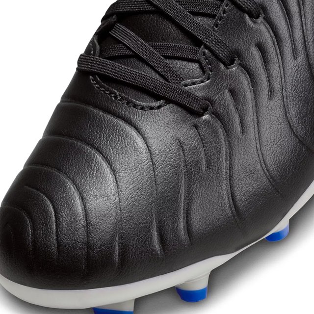 Nike Men s Legend 10 Club Soccer Shoe DSW Canada