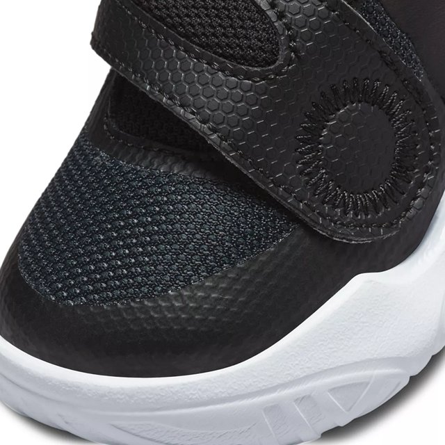 Nike hustle discount boys shoes