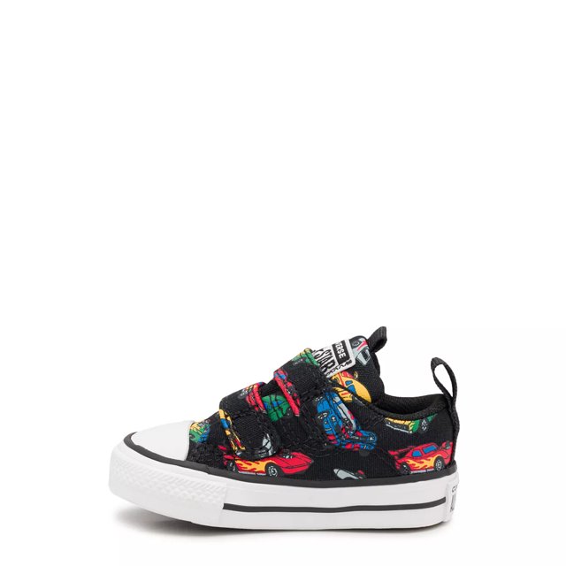 Toddler boy hot sale chuck taylors