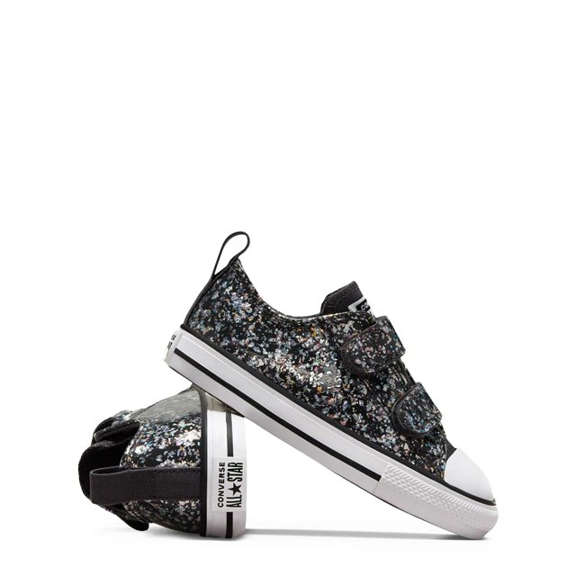 Girls in chuck taylors clearance