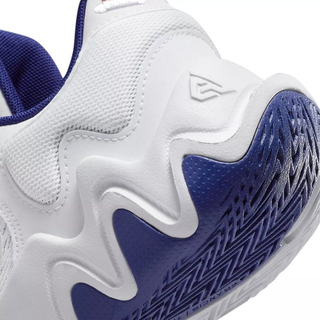Nike Youth Boys Giannis Immortality 2 Basketball Sneaker