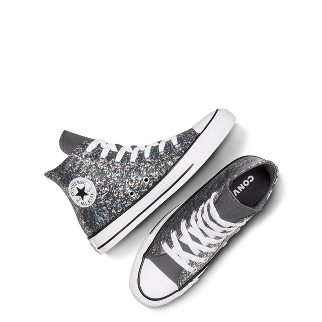 Girls in chuck taylors on sale