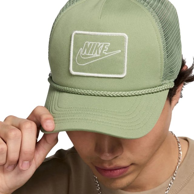 Nike performance trucker hat top